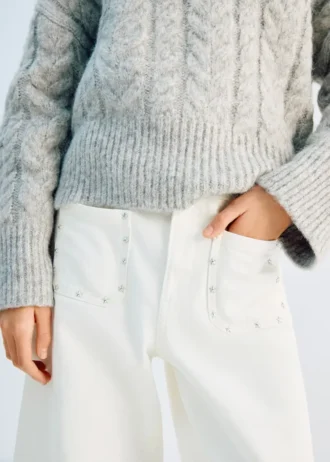 Jeans mit Nietenverzierung