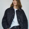 Jeansjacke mit Ziernähten Jeansjacke mit Ziernähten