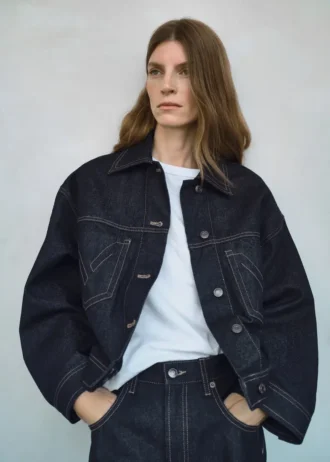 Jeansjacke mit Ziernähten