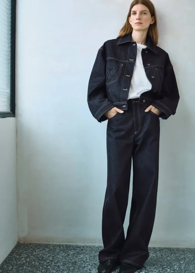 Jeansjacke mit Ziernähten Jeansjacke mit Ziernähten