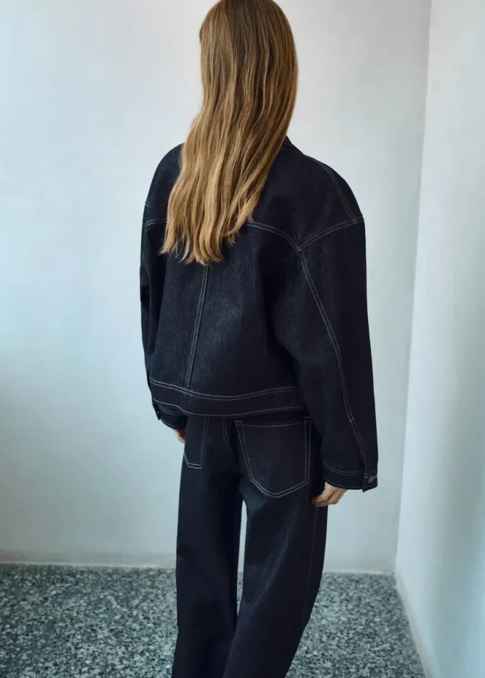 Jeansjacke mit Ziernähten Jeansjacke mit Ziernähten