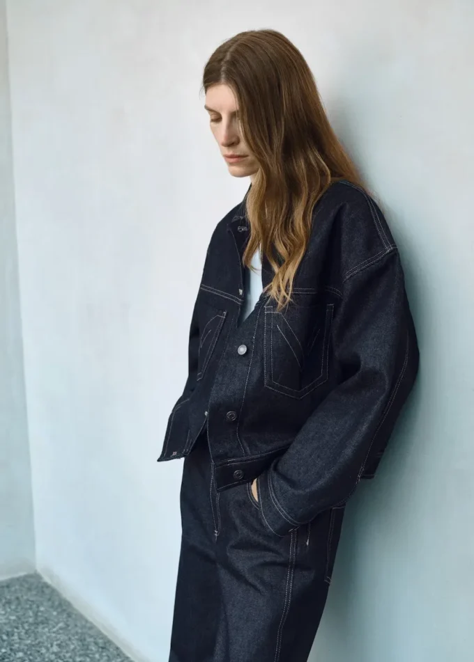 Jeansjacke mit Ziernähten Jeansjacke mit Ziernähten
