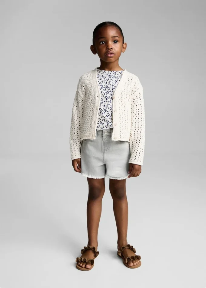 Jeansshorts mit ausgefranstem Saum Jeansshorts mit ausgefranstem Saum