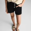 Jeansshorts mit ausgefranstem Saum