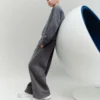 Jogginghose mit weitem Bein und Nahtdetails Jogginghose mit weitem Bein und Nahtdetails
