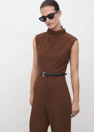 Jumpsuit mit drapiertem Ausschnitt und Gürtel