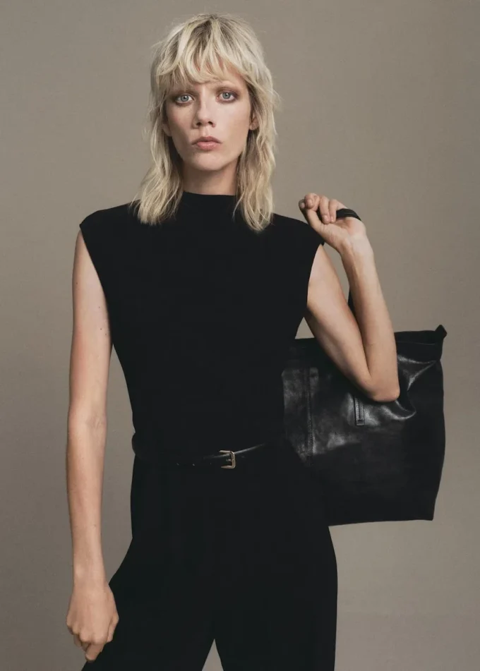 Jumpsuit mit drapiertem Ausschnitt und Gürtel