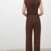 Jumpsuit mit drapiertem Ausschnitt und Gürtel
