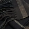 Karierter Schal mit Fransen Karierter Schal mit Fransen