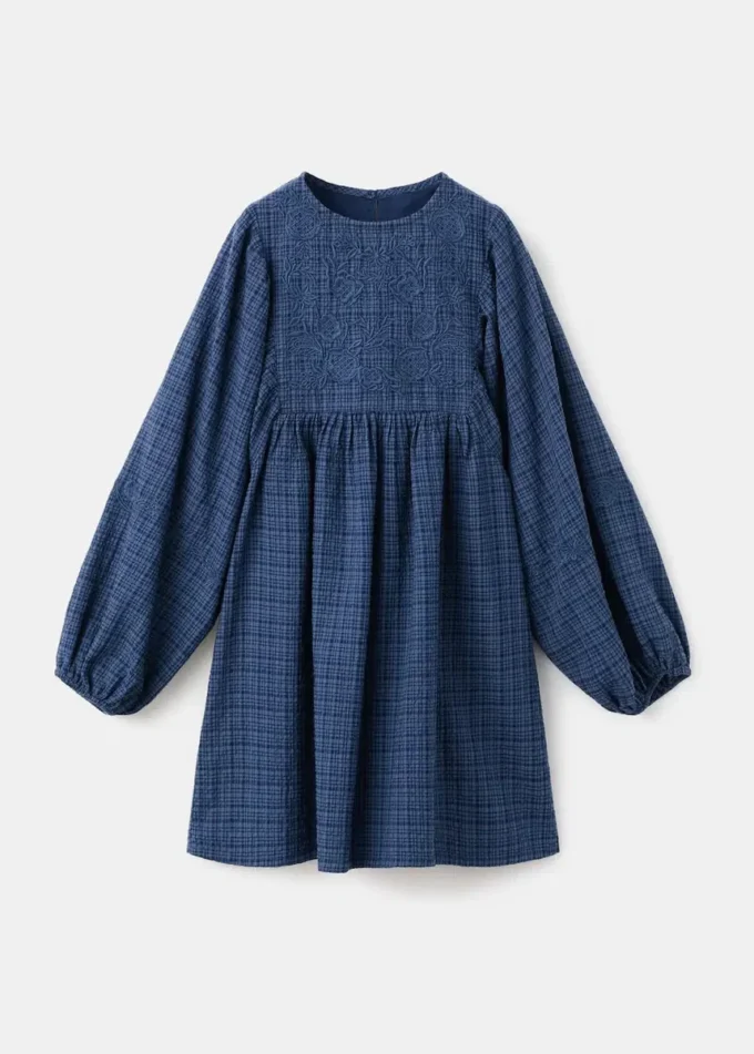Kariertes Kleid mit Stickerei Kariertes Kleid mit Stickerei