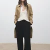 Klassischer Trenchcoat mit Gürtel