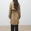 Klassischer Trenchcoat mit Gürtel