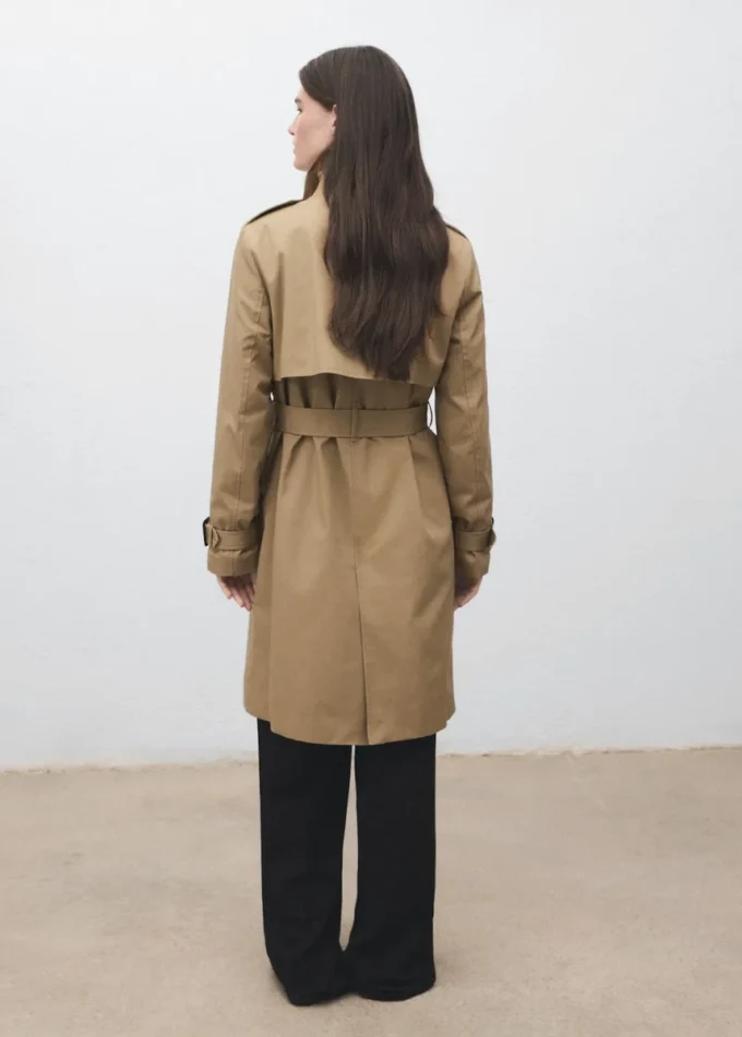 Klassischer Trenchcoat mit Gürtel