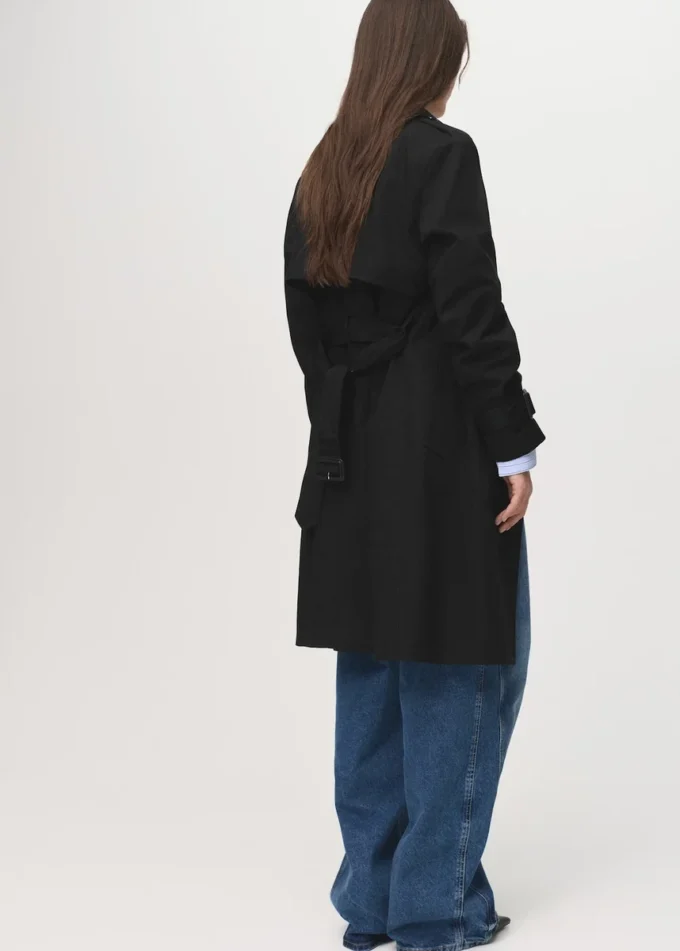Klassischer Trenchcoat mit Gürtel