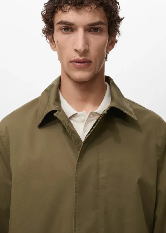 Klassischer wasserabweisender Trenchcoat Klassischer wasserabweisender Trenchcoat