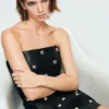 Kleid aus Kunstleder mit Nieten Kleid aus Kunstleder mit Nieten