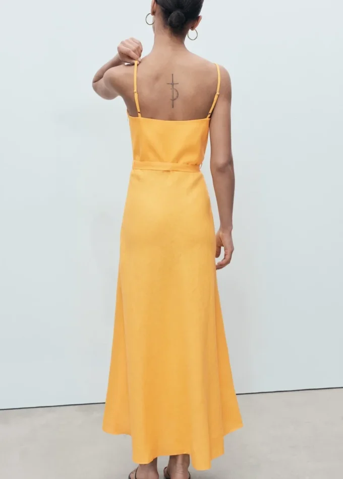 Kleid aus Leinenmischung mit Schleife Kleid aus Leinenmischung mit Schleife