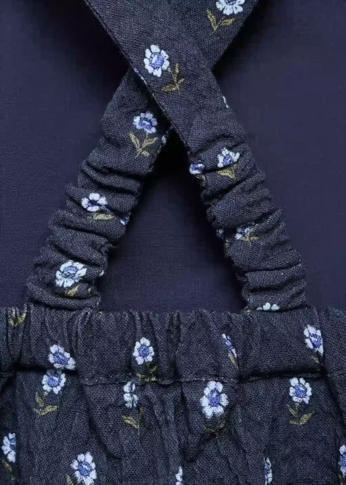 Kleid mit Blumenmuster Kleid mit Blumenmuster