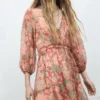 Kleid mit Blumenmuster und Puffärmeln Kleid mit Blumenmuster und Puffärmeln