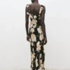 Kleid mit Blumenmuster und Rüschendetails Kleid mit Blumenmuster und Rüschendetails