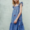 Kleid mit Blumenstickerei