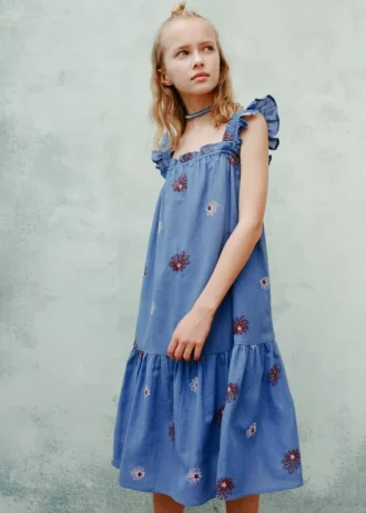 Kleid mit Blumenstickerei