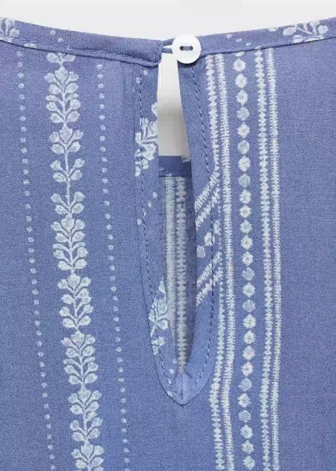 Kleid mit Blumenstickerei