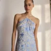 Kleid mit Blumenstickerei und Fransen Kleid mit Blumenstickerei und Fransen