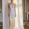 Kleid mit Blumenstickerei und Fransen Kleid mit Blumenstickerei und Fransen