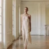 Kleid mit Blumenstickerei und Fransen Kleid mit Blumenstickerei und Fransen