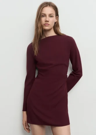 Kleid mit Bootsausschnitt und Rüschen