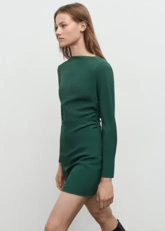 Kleid mit Bootsausschnitt und Rüschen