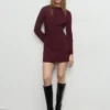 Kleid mit Bootsausschnitt und Rüschen Kleid mit Bootsausschnitt und Rüschen