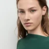 Kleid mit Bootsausschnitt und Rüschen Kleid mit Bootsausschnitt und Rüschen