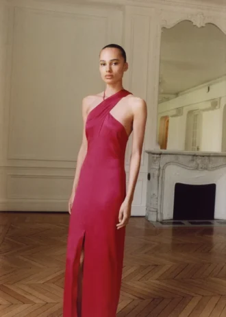 Kleid mit gekreuztem Ausschnitt und Schlitz