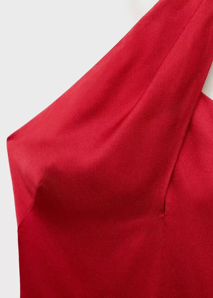 Kleid mit gekreuztem Ausschnitt und Schlitz Kleid mit gekreuztem Ausschnitt und Schlitz