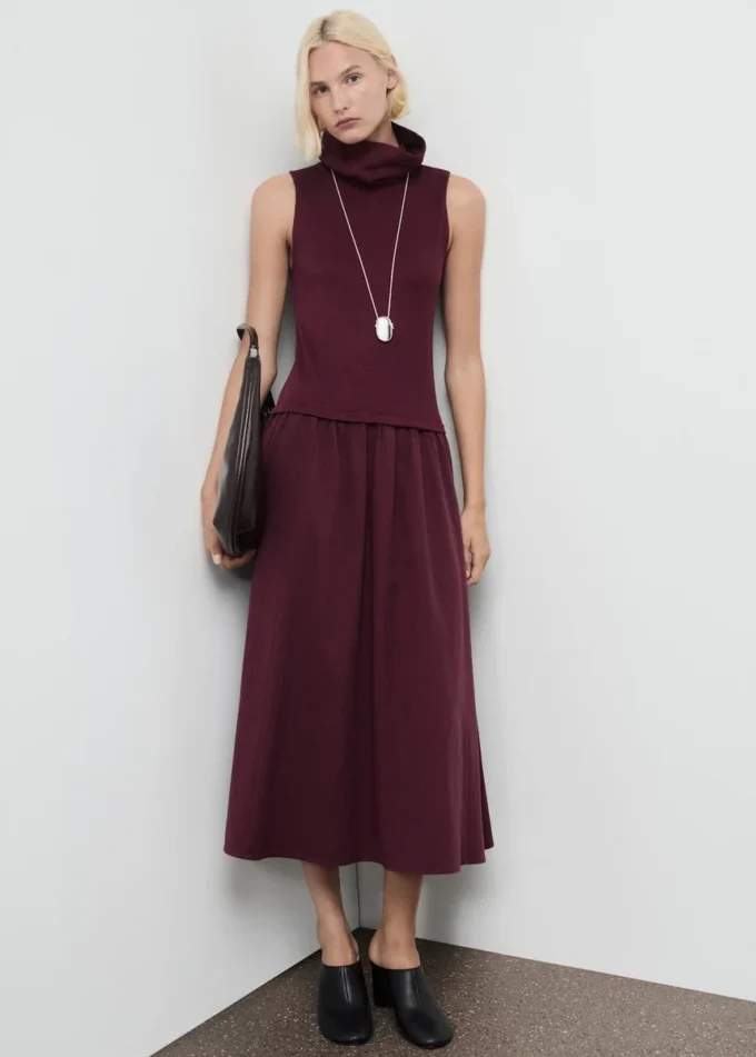 Kleid mit kombiniertem Trichterkragen Kleid mit kombiniertem Trichterkragen