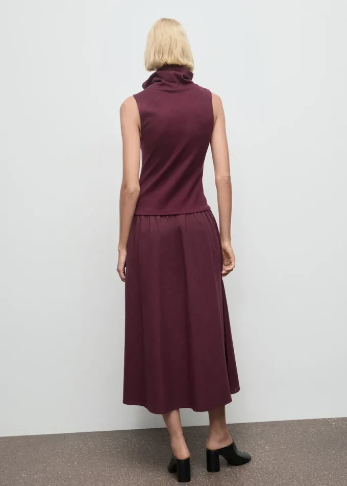 Kleid mit kombiniertem Trichterkragen Kleid mit kombiniertem Trichterkragen