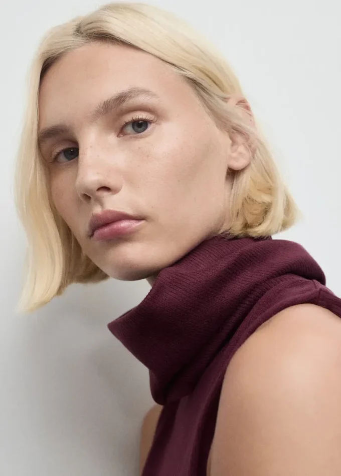 Kleid mit kombiniertem Trichterkragen Kleid mit kombiniertem Trichterkragen
