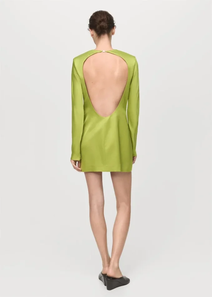 Kleid mit offenem Rücken und Satin-Effekt Kleid mit offenem Rücken und Satin-Effekt
