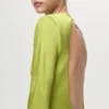 Kleid mit offenem Rücken und Satin-Effekt Kleid mit offenem Rücken und Satin-Effekt