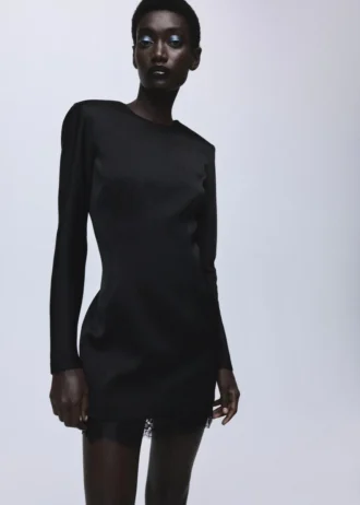 Kleid mit offenem Rücken und Spitzenbesatz am Saum