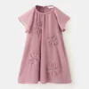 Kleid mit Perlenstickerei Kleid mit Perlenstickerei