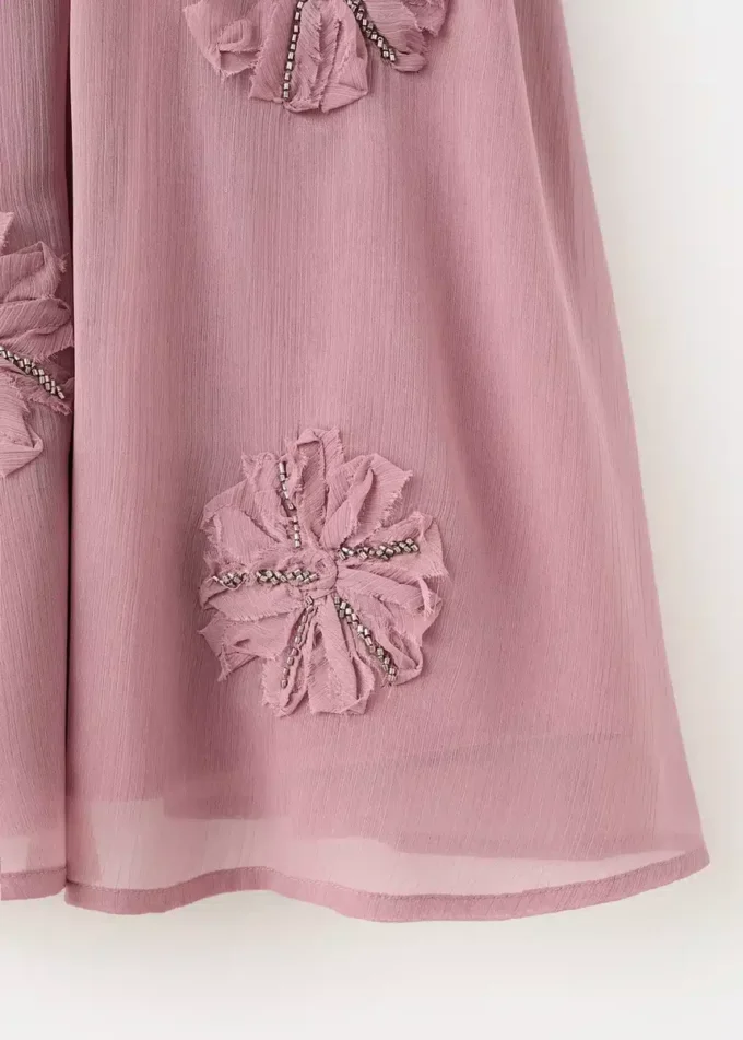 Kleid mit Perlenstickerei Kleid mit Perlenstickerei