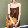 Kleid mit Schleifenausschnitt Kleid mit Schleifenausschnitt