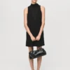 Kleid mit Schleifenausschnitt Kleid mit Schleifenausschnitt