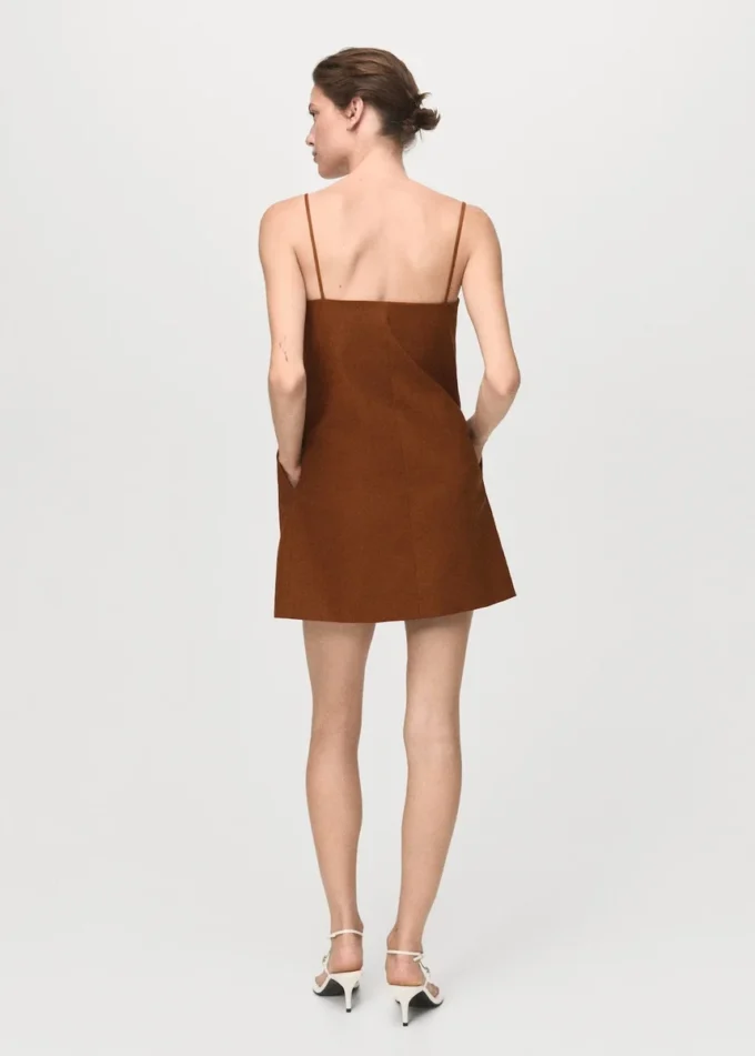 Kleid mit Schleifenausschnitt Kleid mit Schleifenausschnitt