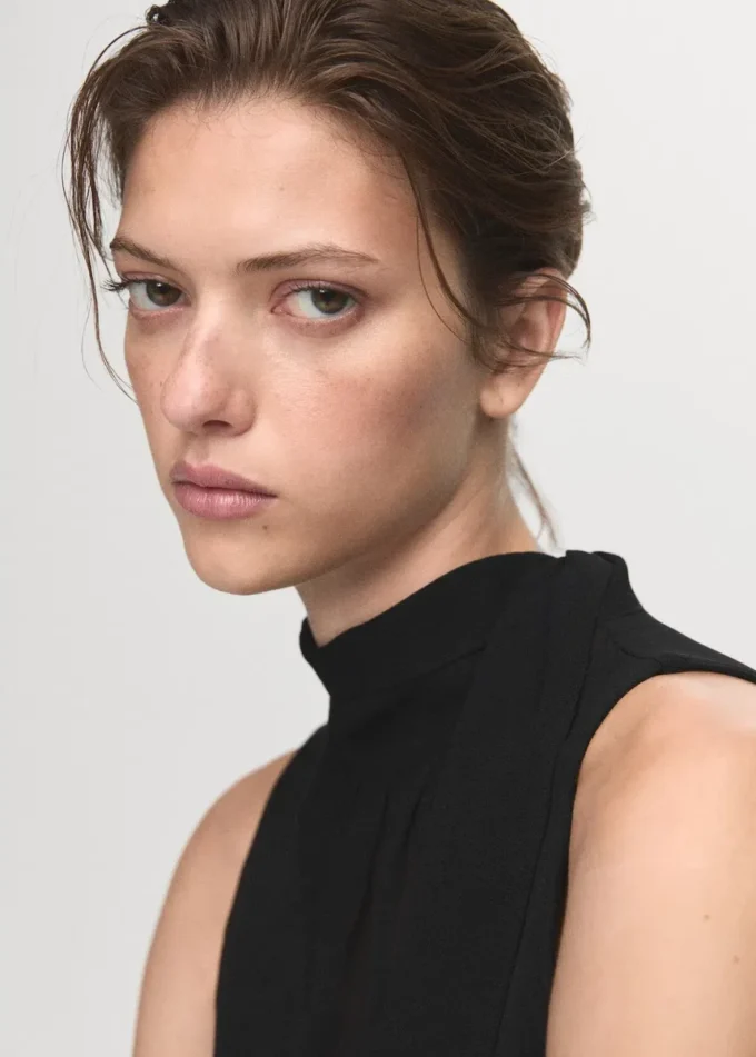 Kleid mit Schleifenausschnitt Kleid mit Schleifenausschnitt