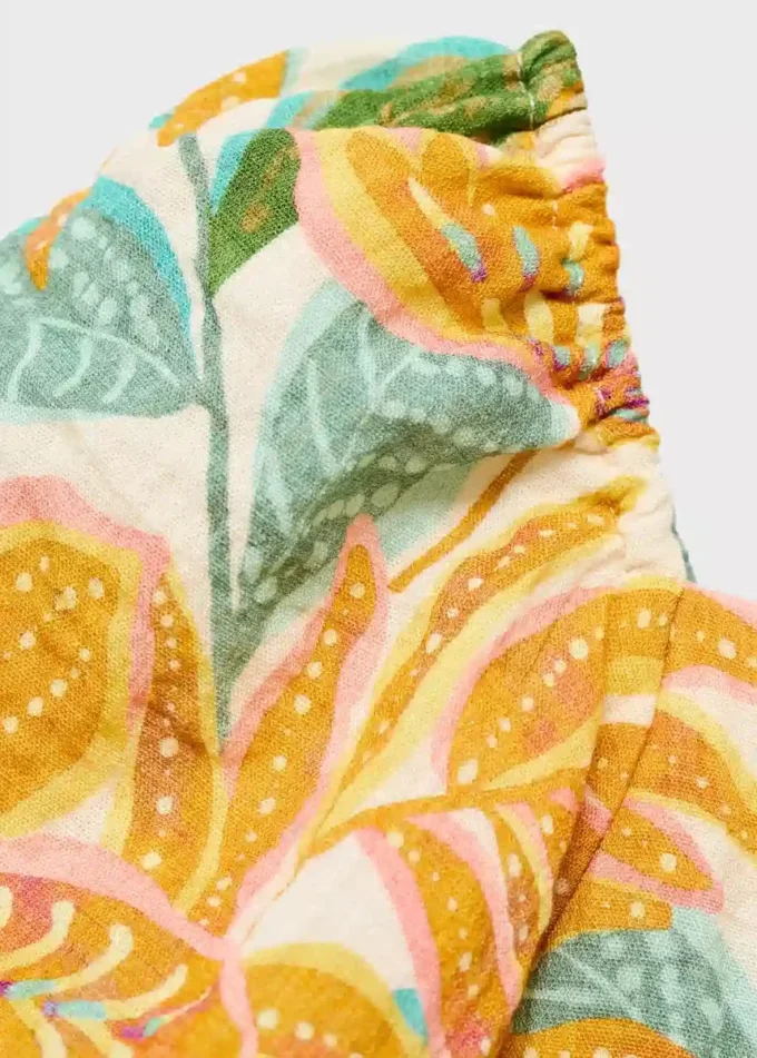 Kleid mit tropischem Print Kleid mit tropischem Print