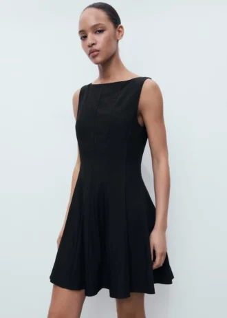 Kleid mit U-Boot-Ausschnitt und Falten